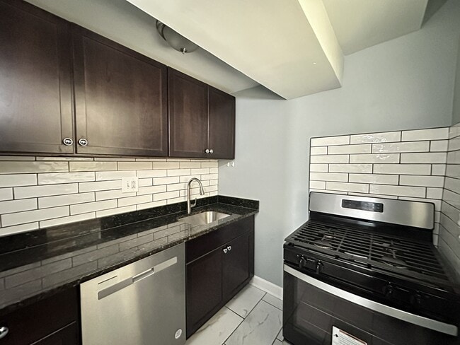Building Photo - 5664 N Ridge Ave
