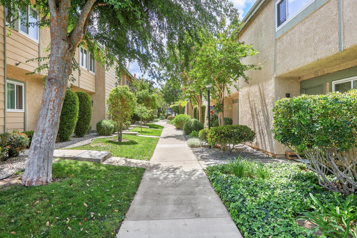 Walkway - 8341 Grenoble St