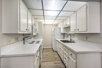 Building Photo - 3683 Villa Knolls E Dr