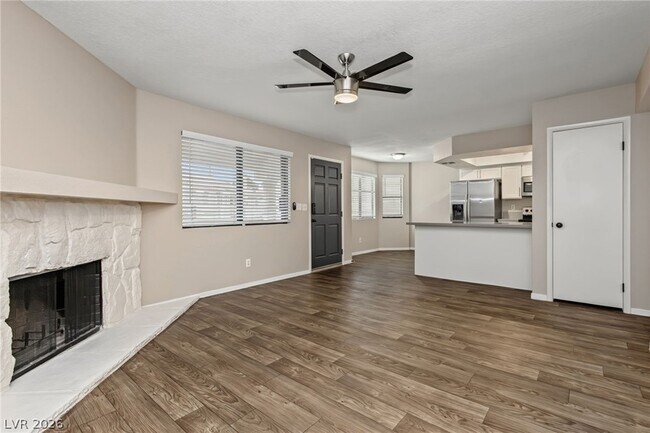 Foto del edificio - 7904 Esterbrook Way