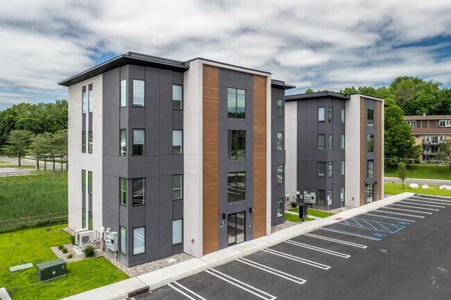 Building Photo - 1 US-1