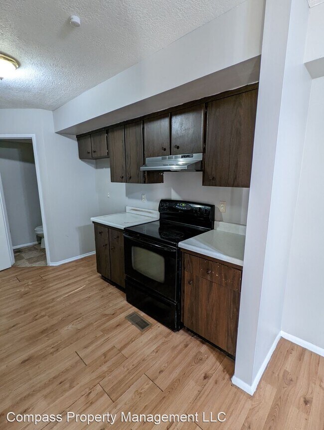 Building Photo - 3 br, 1.5 bath House - 6905 Chrysler St