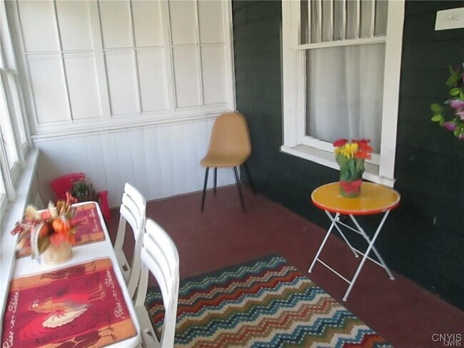Foto del edificio - 385 Pawling St