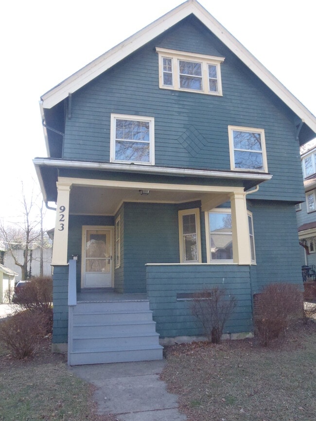 Building Photo - 923 Harvard St