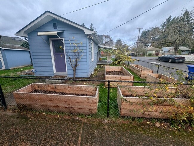 Building Photo - 4006 SE 74th Ave