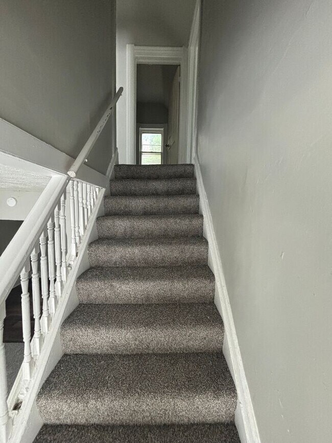 Foto del edificio - Stunning 4 beds 1 bath in Cleveland!