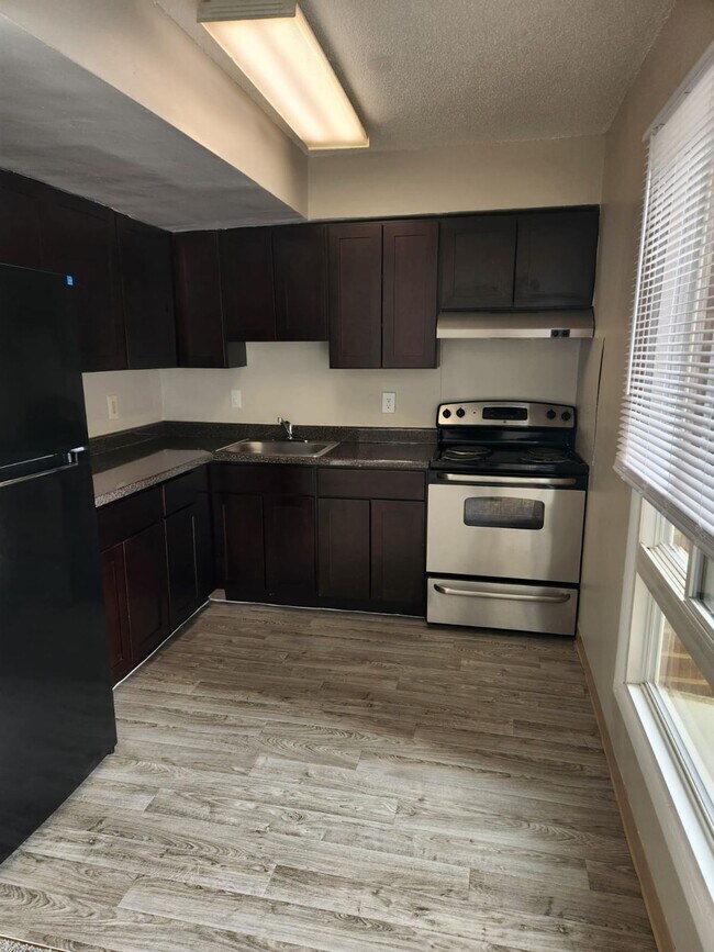 Foto del edificio - Spacious One Bedroom Apartment Home Availa...