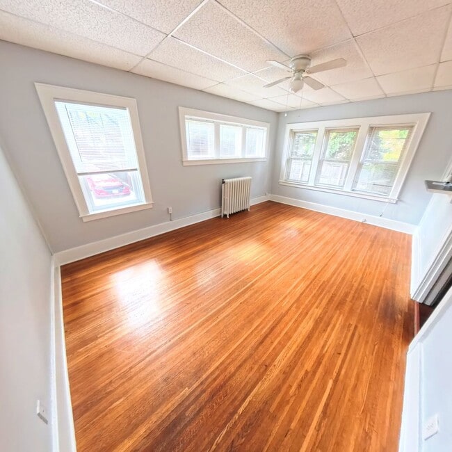 Building Photo - 1615-1625 East Ave Unit-116