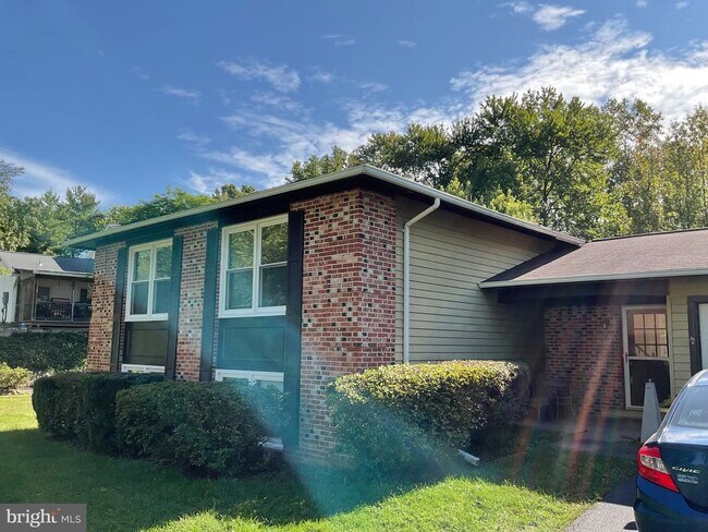 Building Photo - 8904 Grass Valley Ct