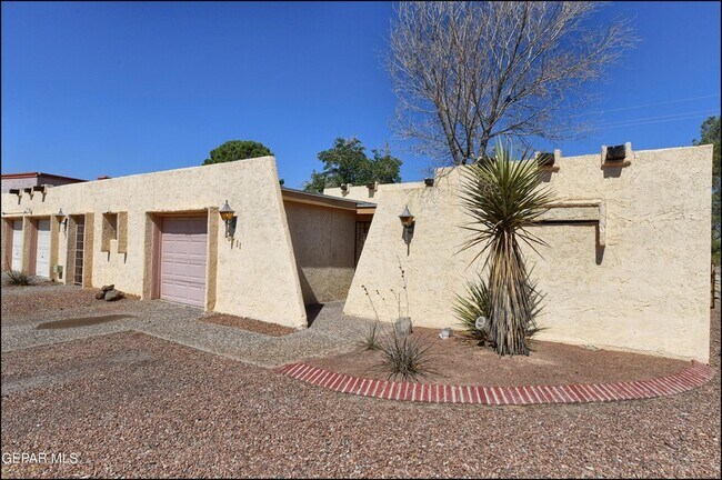 Building Photo - 10711 Ivanhoe Dr