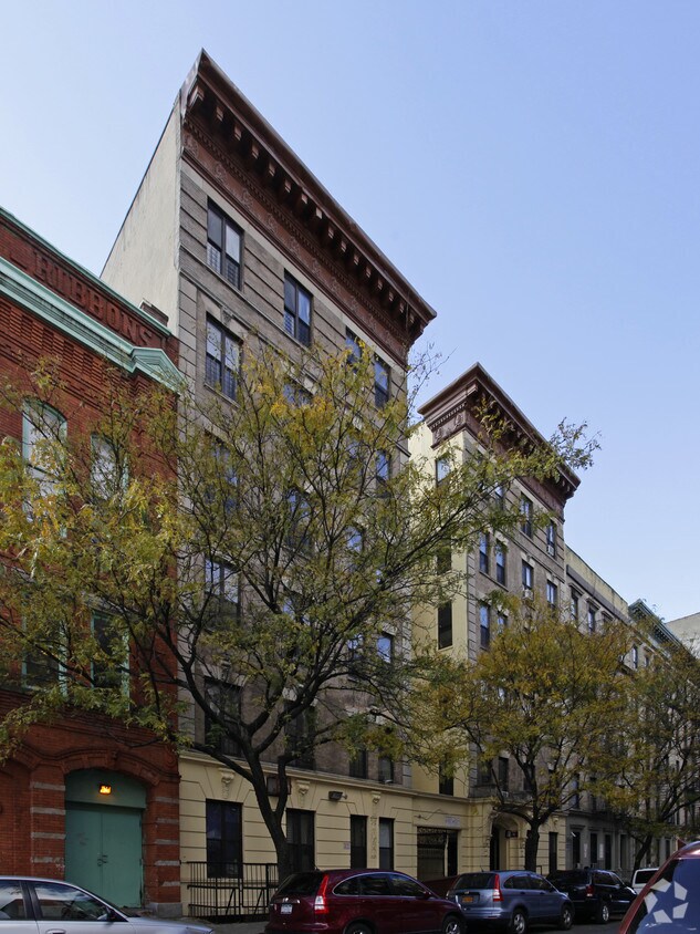 Building Photo - Sinclair Houses