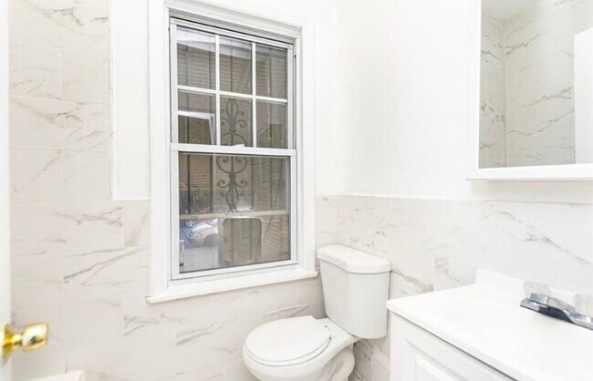 Foto del edificio - 959 E 221st St