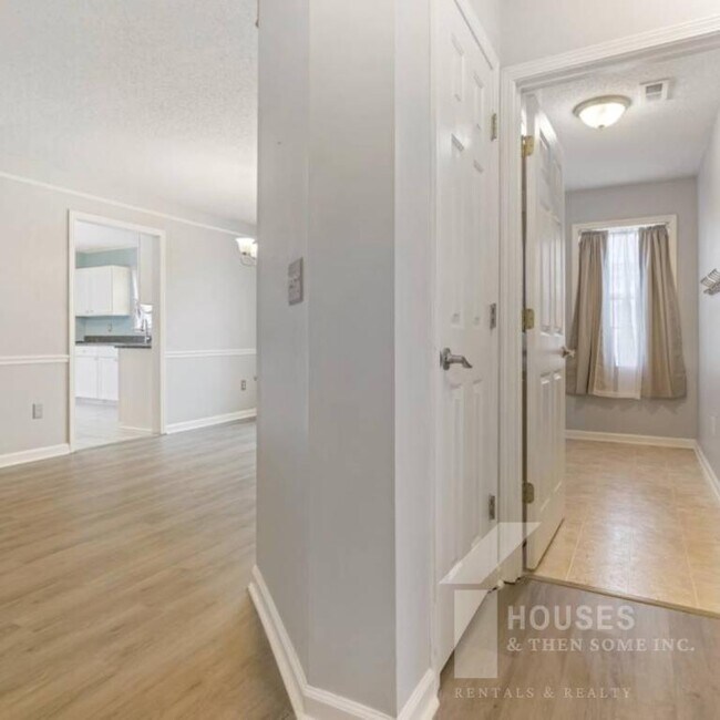 Building Photo - 110 Stonington Way