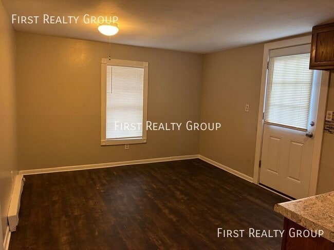 Photo - 140 E Market St Apartment