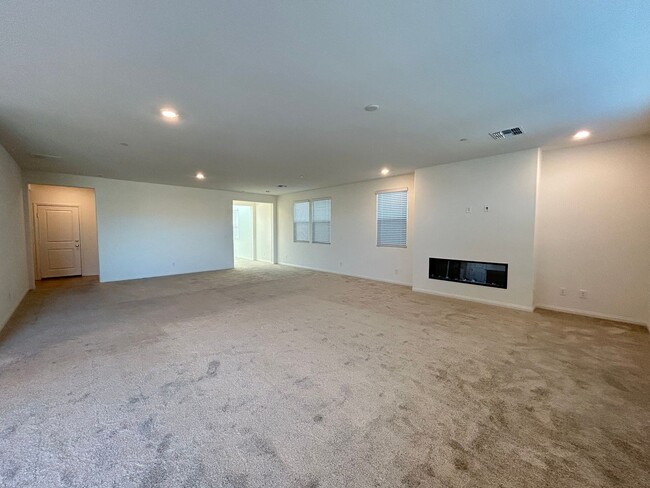 Building Photo - Inspirada Two-story 5-bedroom 4.5-bathroom Home!