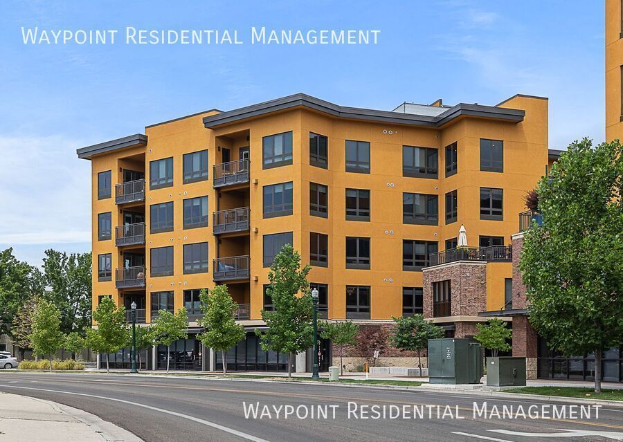 Foto principal - 880 W River St