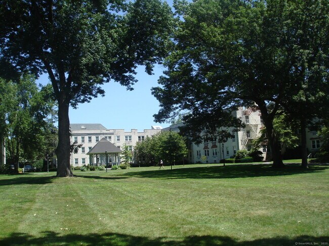 Building Photo - 136 Summer St