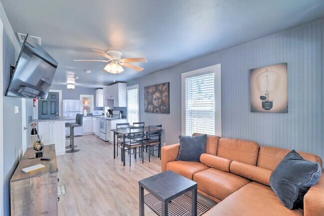 Foto del edificio - 1 MONTH FREE RENT! Cozy 2 bed 1 bath St. A...