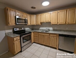 Building Photo - 123 Babcock St