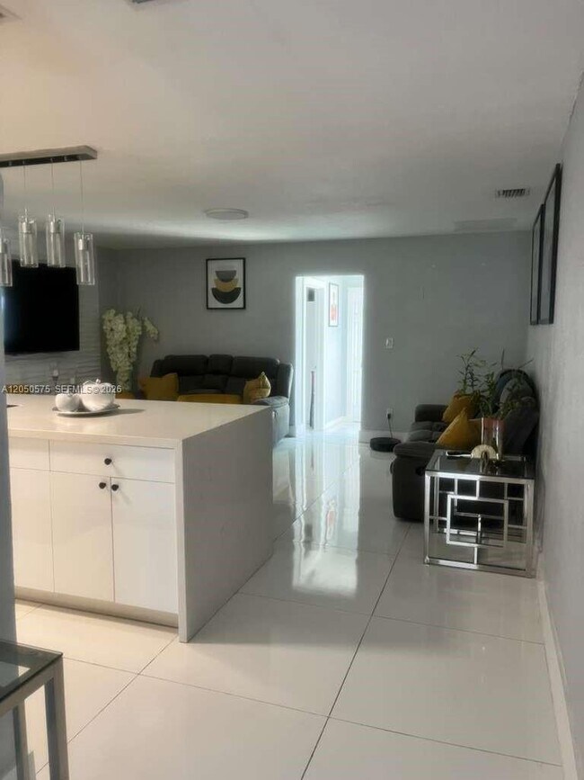 Foto del edificio - 1525 W 62nd St