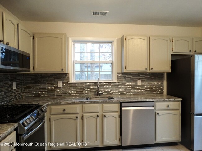 Building Photo - 588 Woodbine Ln