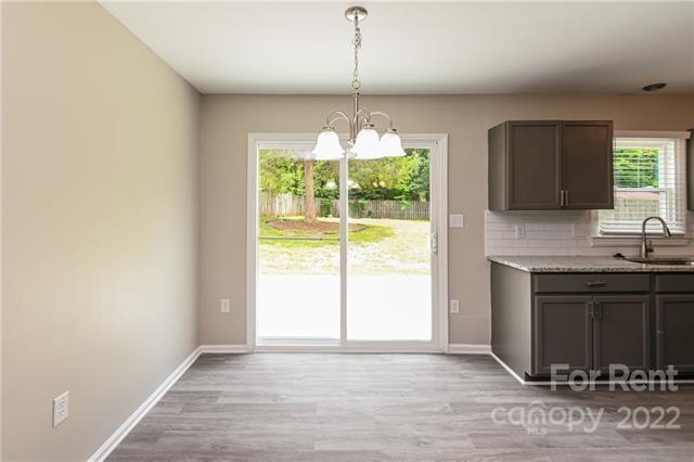 Foto del edificio - 5015 Rivergreen Ln