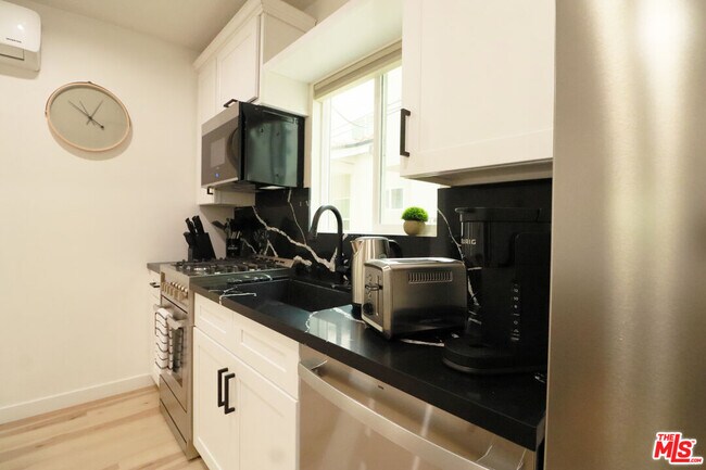 Foto del edificio - 9040 Phyllis Ave