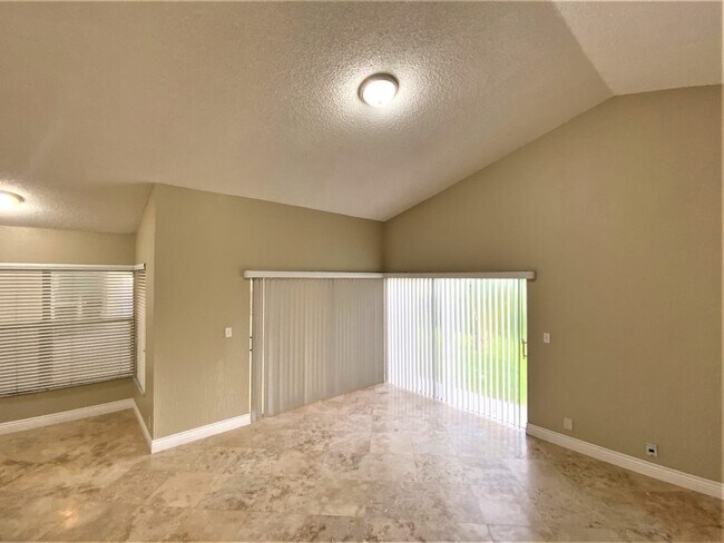Building Photo - 9621 Carousel Cir N