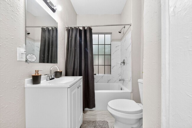 Foto del edificio - 2724 Hubbard St