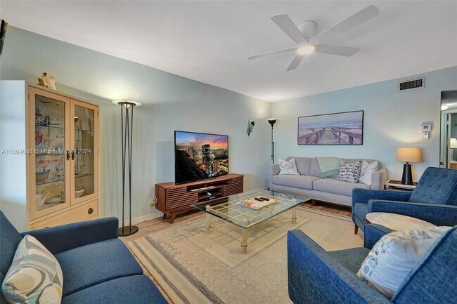 Building Photo - 300 Golden Isles Dr