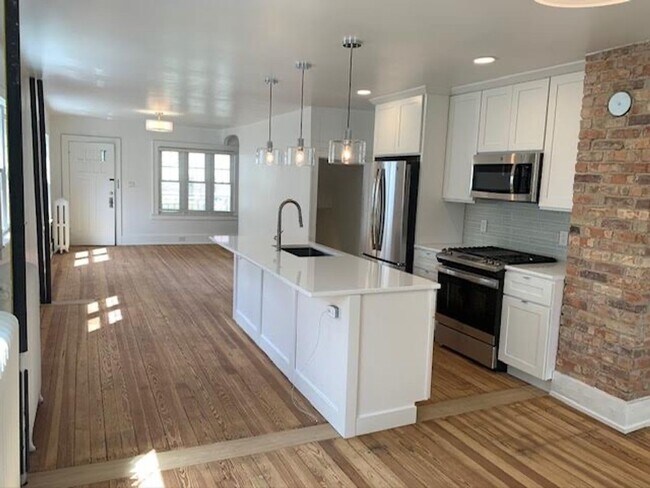 Foto del edificio - 748-750 Crescent St NE
