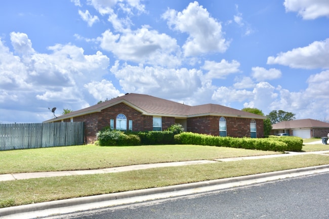 Building Photo - 4401 Acorn Creek Trail