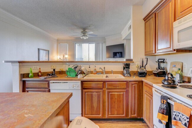 Foto del edificio - Bright Corner 3BR Condo with Garage in Superior! Available NOW!