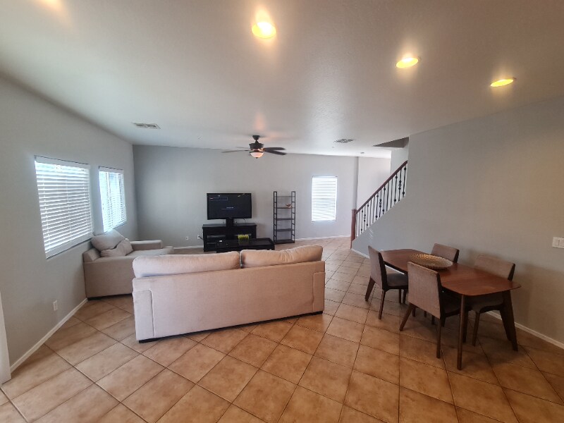 Foto principal - 8755 W Pershing Ave