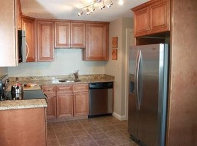 Foto del edificio - 170 Royan Street, Manchester, NH 03103