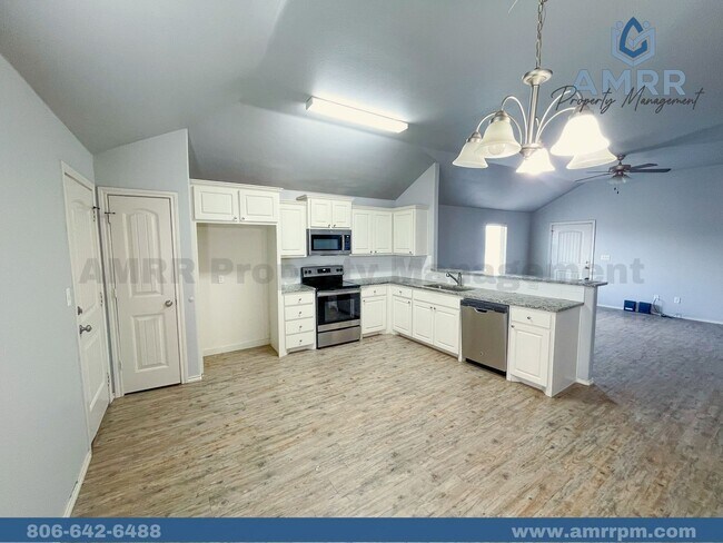 Building Photo - Spacious 4 Bedroom Available Now!