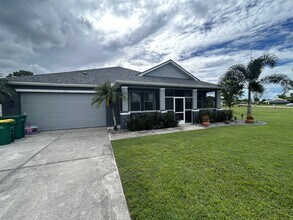 Building Photo - 25427 Doredo Dr