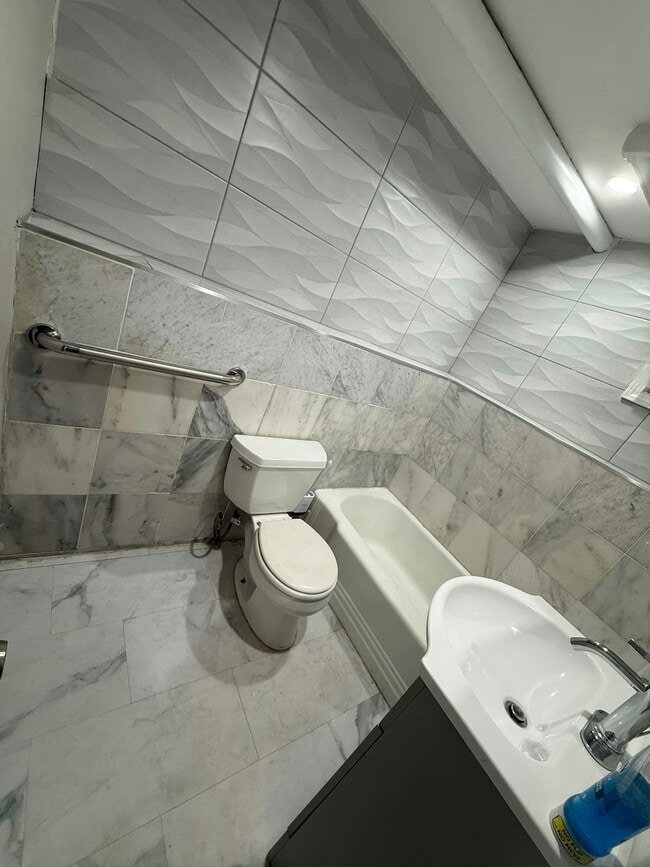 Building Photo - 99 Hancock St