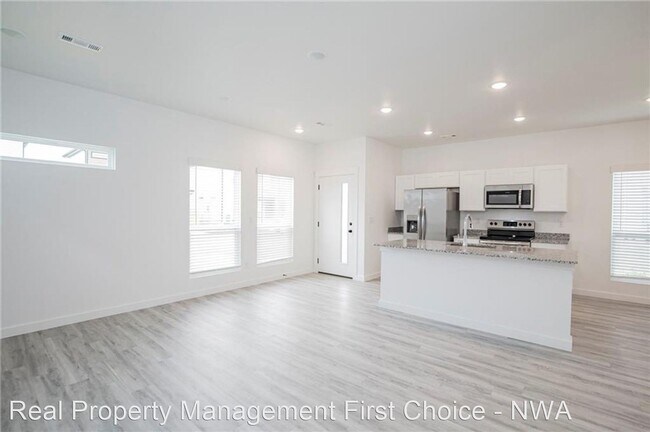 Foto del edificio - 3 br, 2 bath House - 971 Boardwalk Avenue