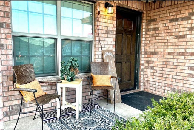 Building Photo - 516 Karey Dr