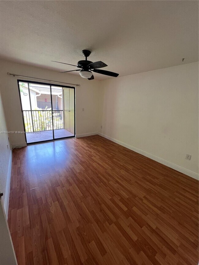 Foto del edificio - 10680 SW 155th Pl