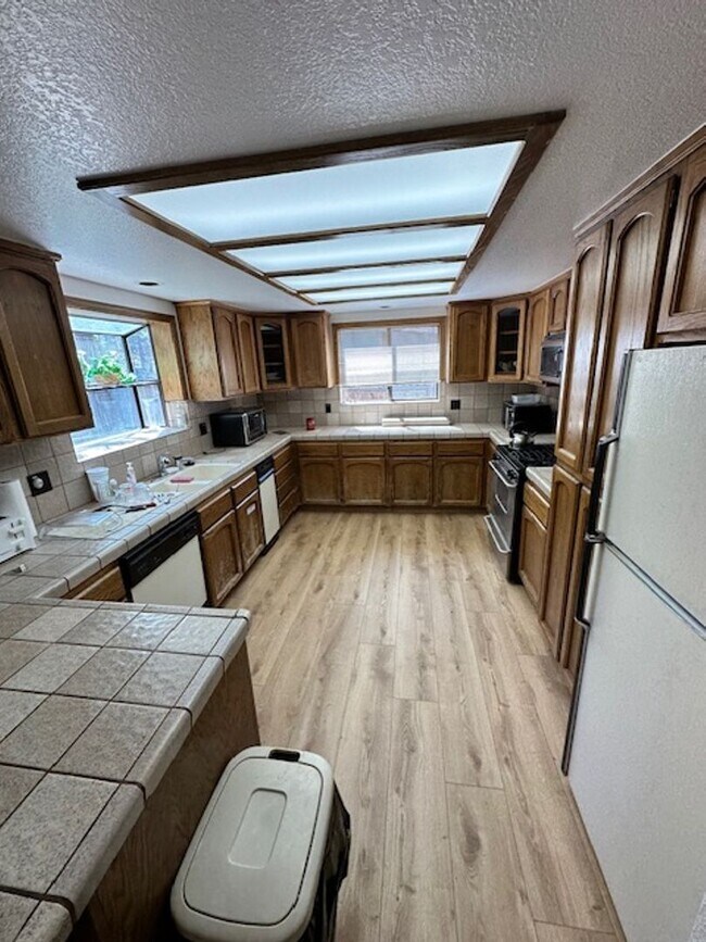 Foto del edificio - Great 4BD home for $4000.00 available on 4/19/26 for a seasonal lease!! Call today!!