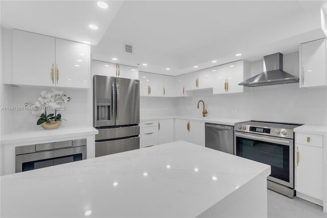 Building Photo - 1201 S Ocean Dr