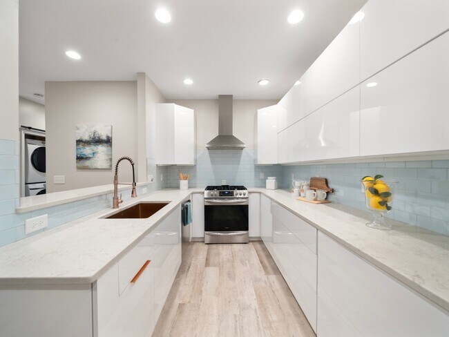 Foto del edificio - 313 Silverberry Ct