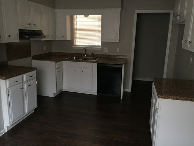 Foto del edificio - 4929 Brookdale Dr