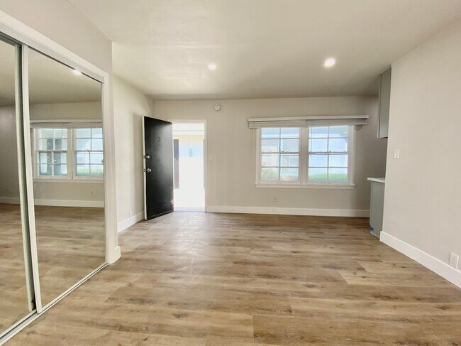 Building Photo - 14532 Dickens St