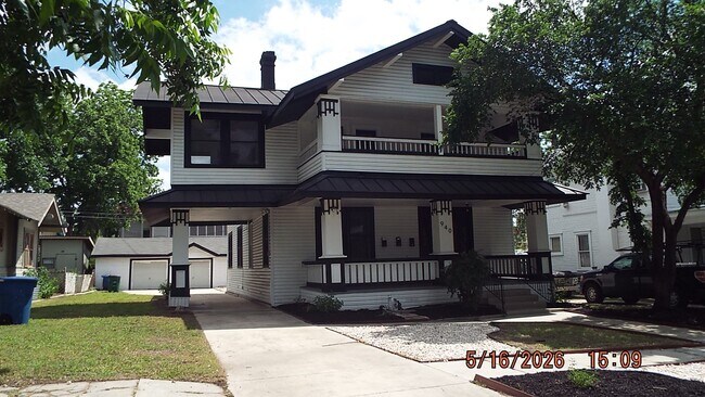 Building Photo - 940 W Mulberry Ave