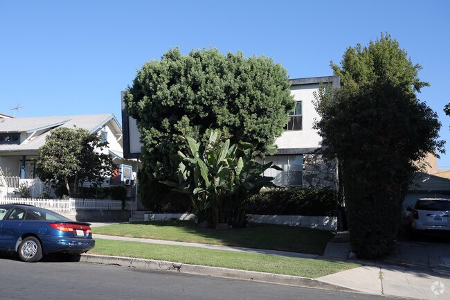Building Photo - The 5011 Apartments