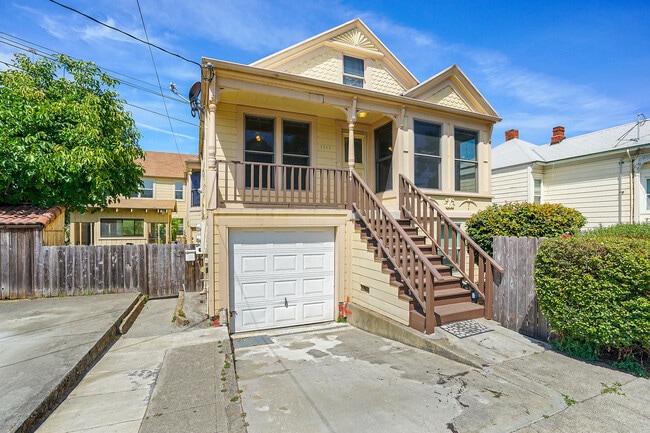 Photo - 5553 Vallejo St (Oakland, CA) House