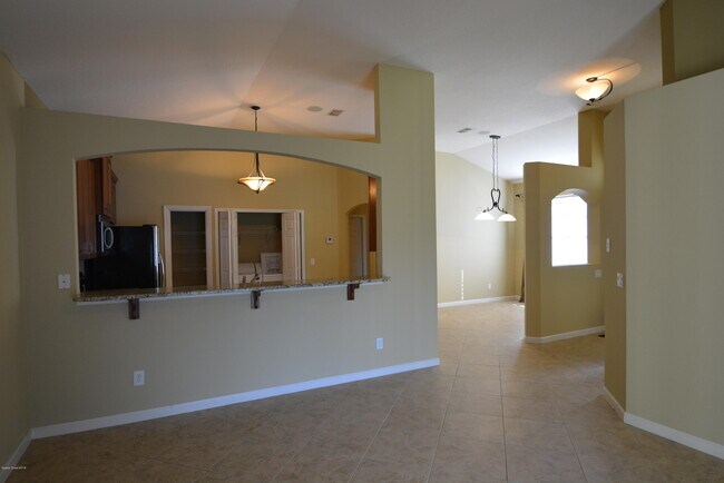 Building Photo - 173 Murano Dr